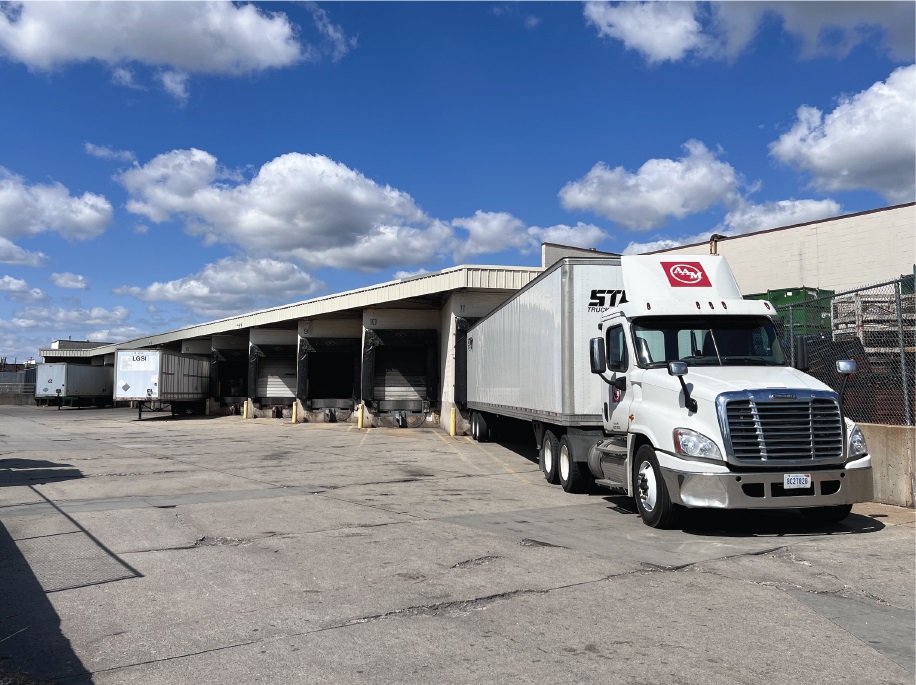 11 emplacements pour camions